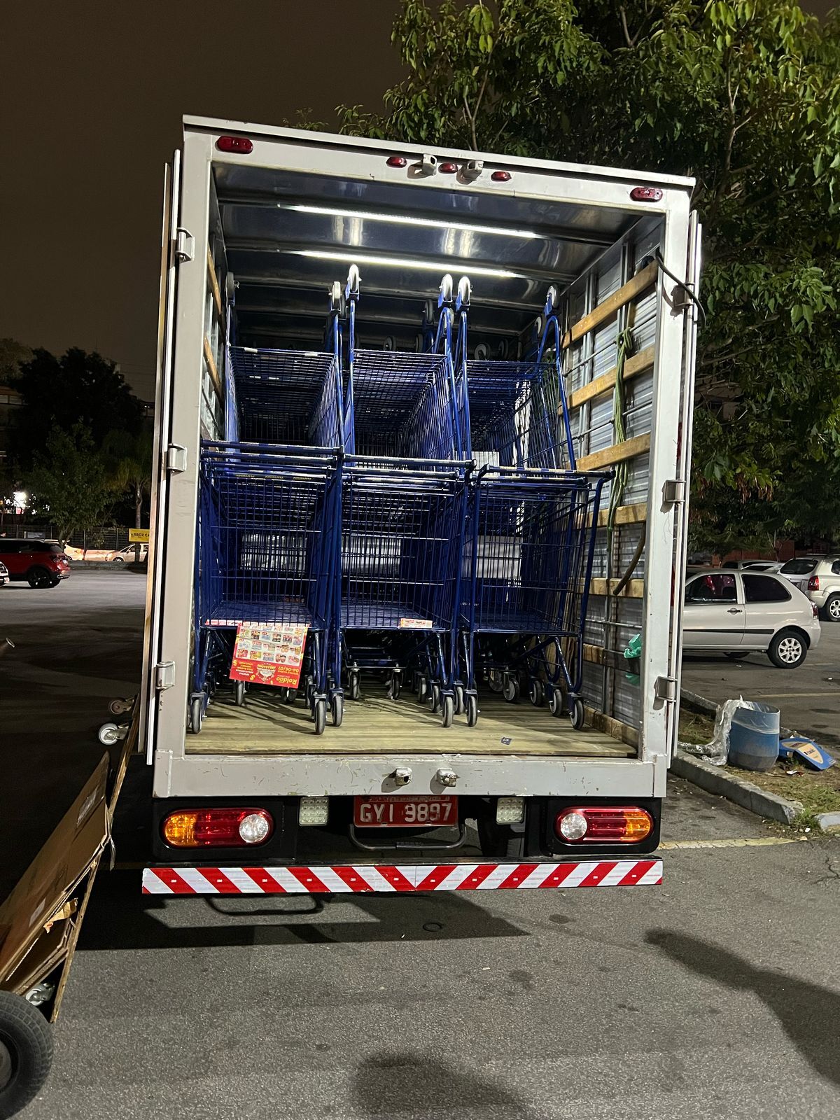 Caminhão Pequeno para fretes e carretos no ABC
